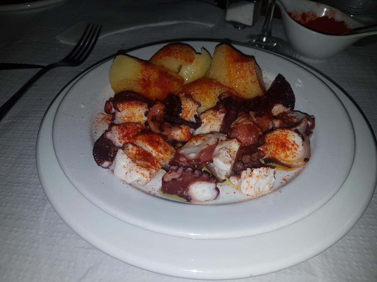 Hostal Restaurante Classic Columbrianos Luaran gambar