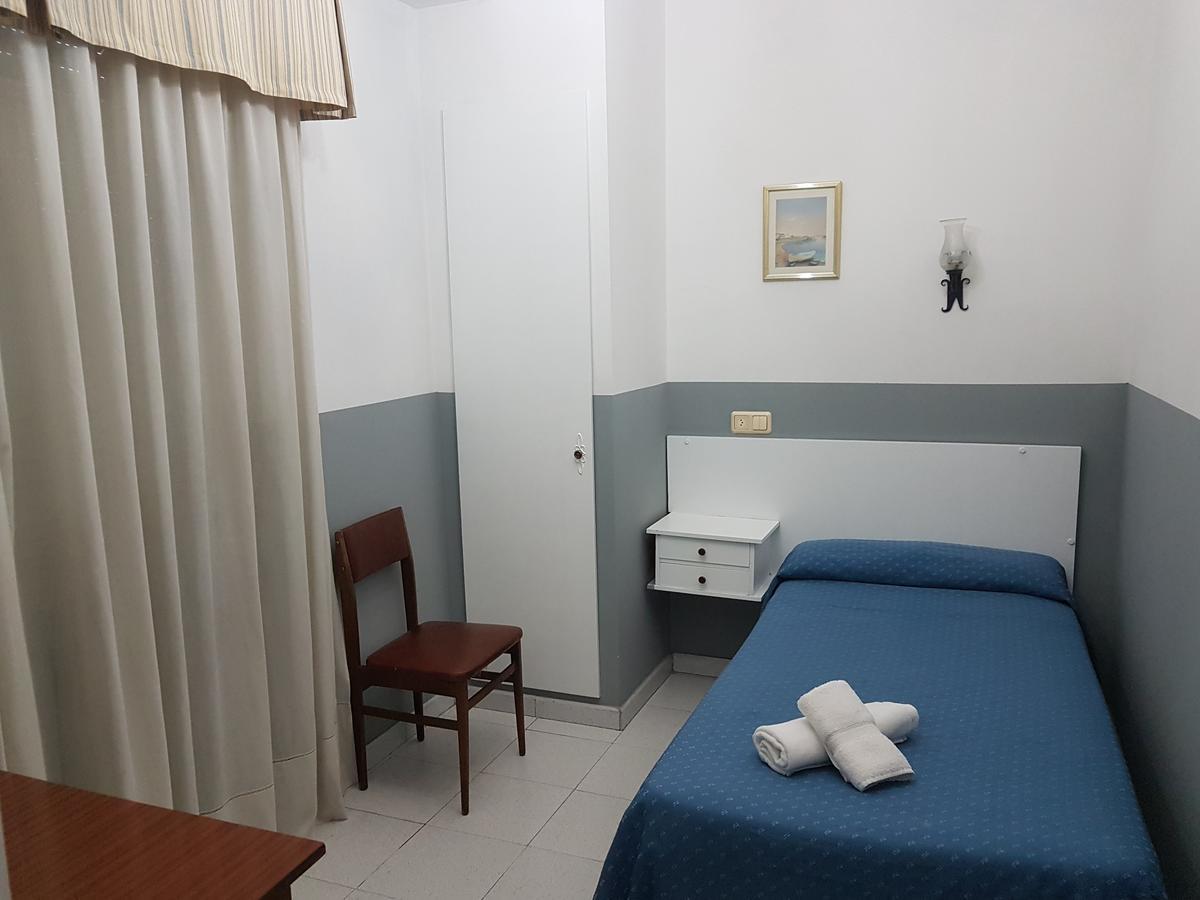 Hostal Restaurante Classic Columbrianos Luaran gambar