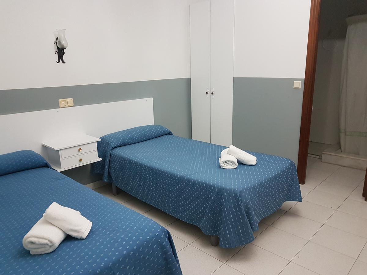 Hostal Restaurante Classic Columbrianos Luaran gambar