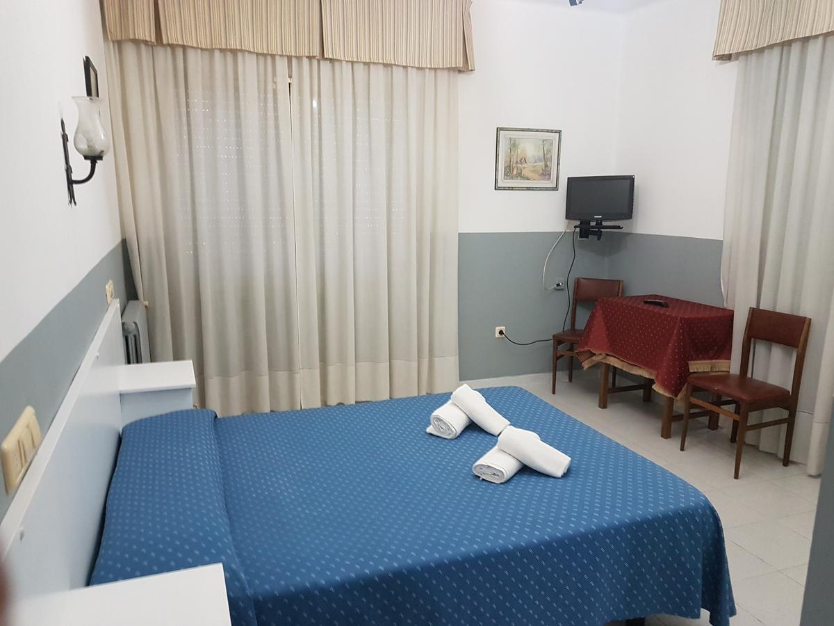 Hostal Restaurante Classic Columbrianos Luaran gambar